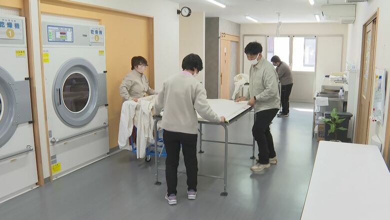 「きれいに畳んでくれてありがとう」にやりがい感じる　障害者の働く場を　老人ホームから出るシーツなどを洗濯する施設が誕生　長野の法人が雇用促進｜FNNプライムオンライン