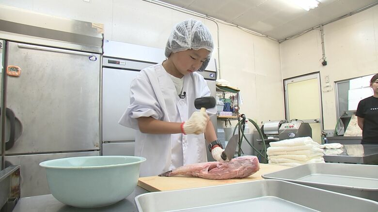 『ふぐ処理師』試験に史上最年少の10歳で合格した熊本市の小学生　実力披露し木村熊本県知事も『フグ刺し』に太鼓判｜FNNプライムオンライン