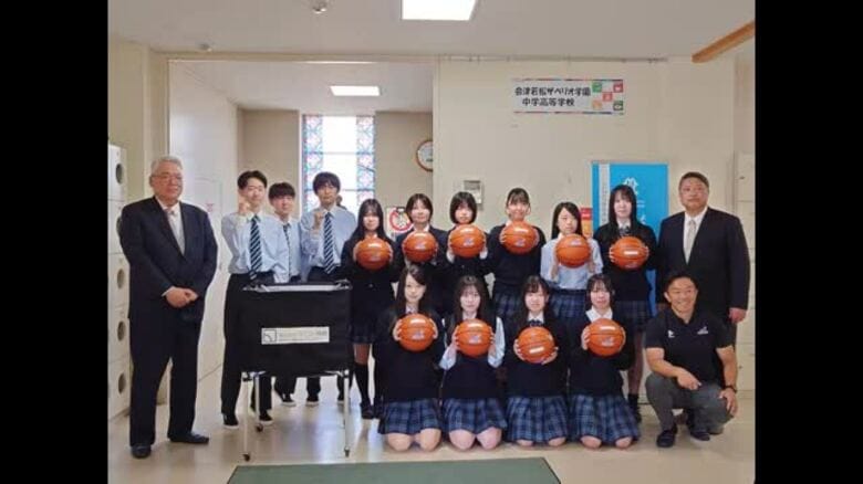福島ファイヤーボンズとマコト精機 　高校にバスケットボールを寄贈｜FNNプライムオンライン