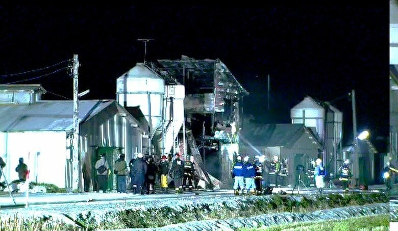 【ニワトリ3000羽が焼け死ぬ】養鶏場が燃えて飼育されていた6000羽のうち半分が犠牲に…内部には暖房器具が…警察や消防が出火原因を調べる＜北海道旭川市＞｜FNNプライムオンライン