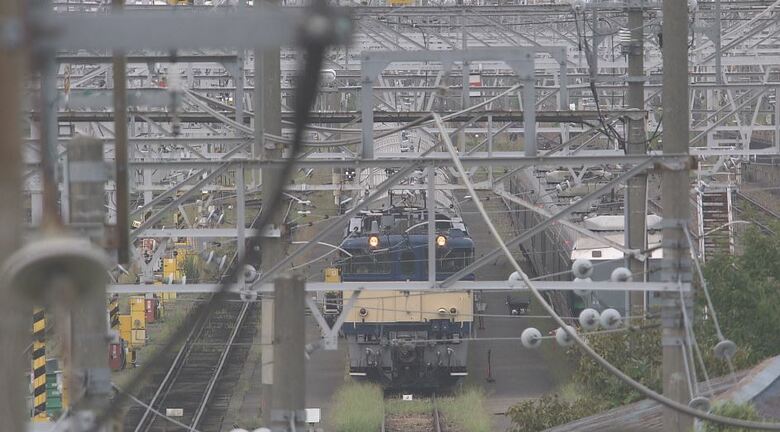 長野市の長野総合車両センターに到着したカシオペア