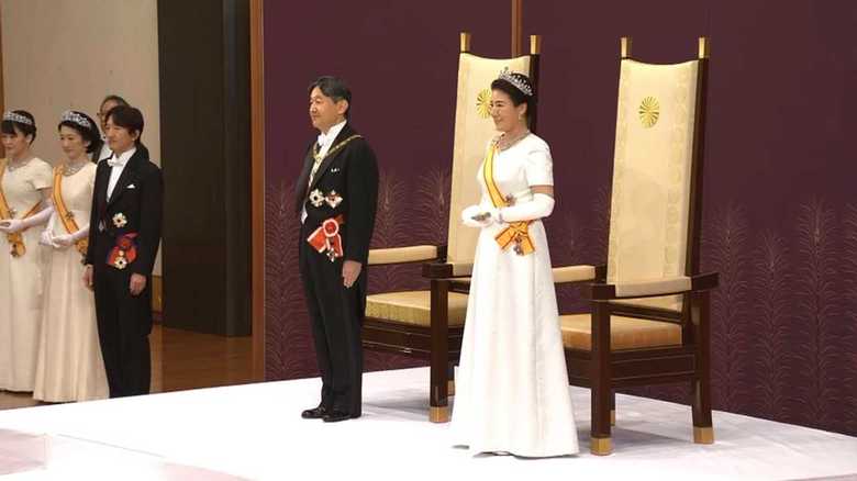 2019年　即位後朝見の儀に臨まれる陛下と雅子さま