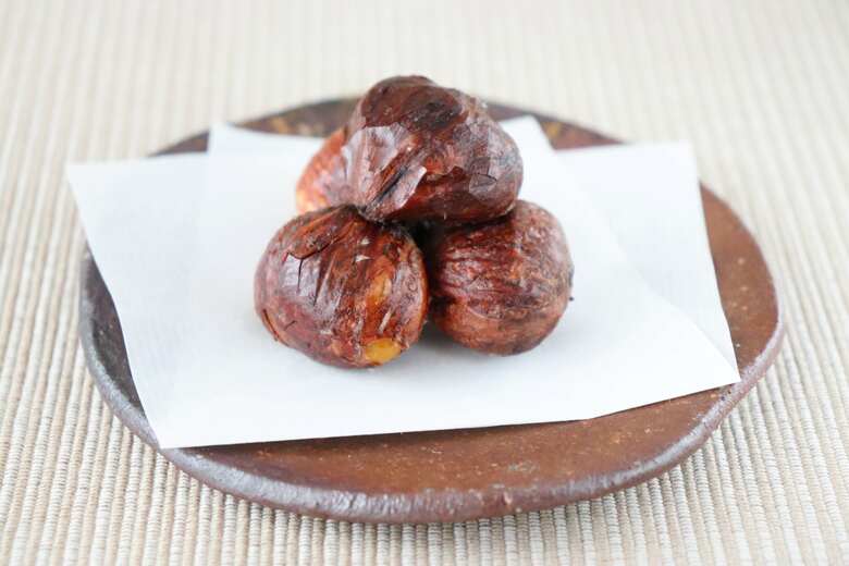 皮がパリパリで美味な揚げ栗は、揚げるときの火傷に注意！