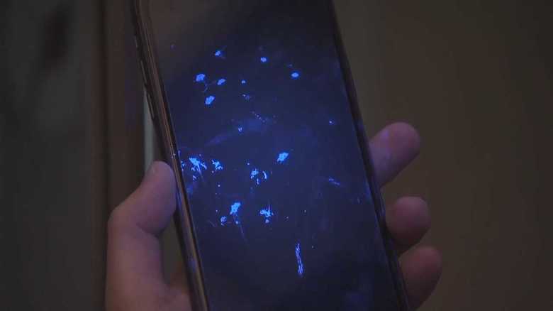新型コロナウイルスが潜む“ツルツル”のもの スマホに付いたウイルスから感染する危険も…