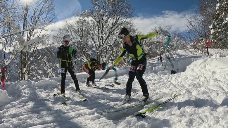 競技の肝は装備の転換「トランジット」（©️日本山岳・スポーツクライミング協会）