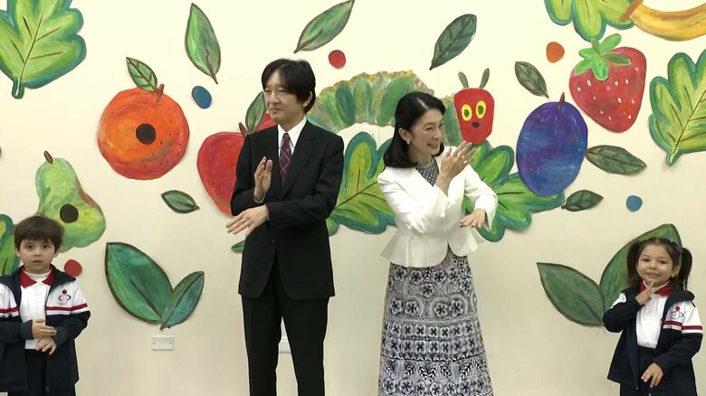 日本パラグアイ学院で日本手話付きの合唱に参加された秋篠宮ご夫妻