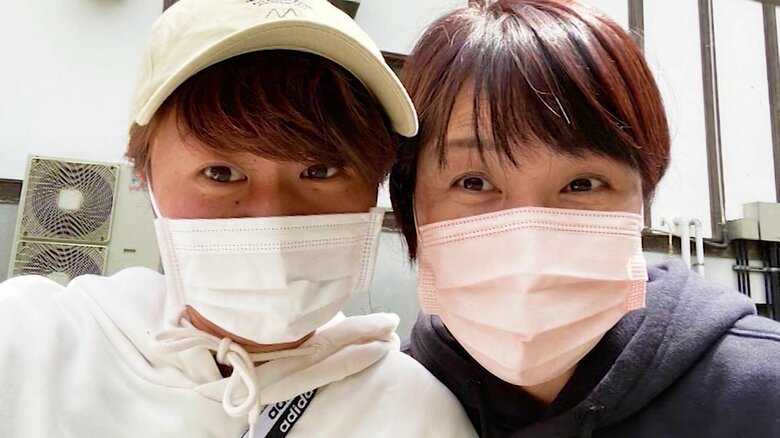 左：宮澤ひなた　右：母の貴代さん　（チーム提供）