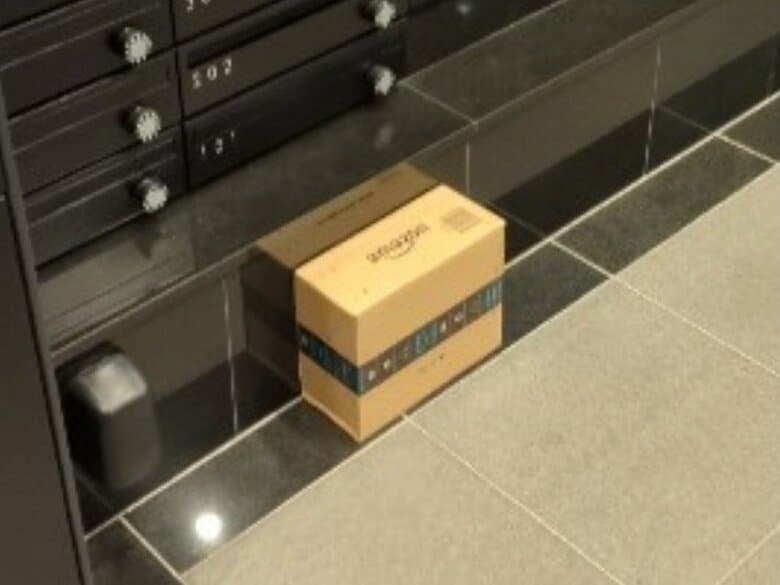 宅配ボックスが埋まっていたからかマンションの入り口（オートロックの前）に置かれていた商品