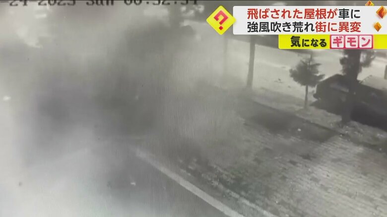 トルコ・オルドゥで吹き飛ばされた屋根に車がつぶされる瞬間(5)