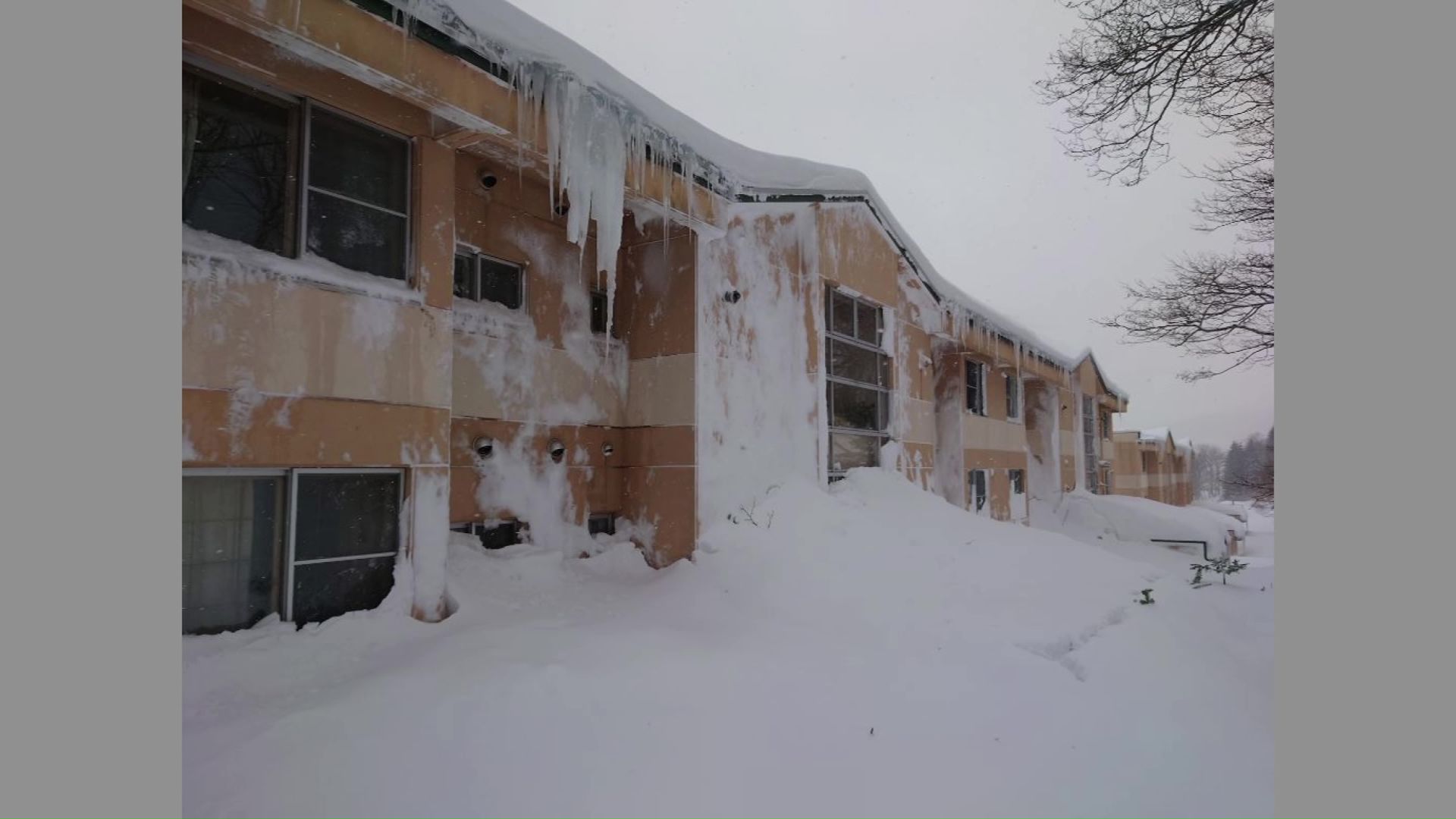 雪崩 1階なので雪崩がくるとまずい」大量の雪が2階まで押し寄せたか…小学生が10針以上縫うケガ 現場は雪崩危険箇所 指定の北海道の公営住宅(放送局のニュース  ) - 日本気象協会 tenki.jp