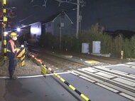 亡くなったのは男性と確認…踏切で人が列車にはねられ死亡 乗員と乗客約70人にケガなし 一時運転見合わせに