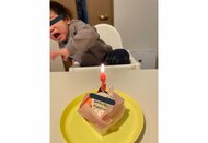 2歳の誕生日祝いでまさかの大号泣…ろうそくの火が怖かった？可愛いビビりっぷりに大反響