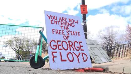 フロイドさん裁判「歴史的有罪」　警察立ち入れぬ“自治”バリケードの現場