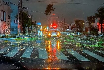 「頭の上に天井が落ちてきた」宮崎市で“竜巻”被害が夜中にも相次ぐ…「床に歩けない位のガラスが」台風から離れた地域でも竜巻や激しい突風に注意