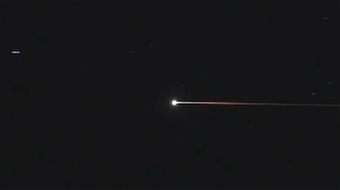 分離された「火球カプセル」 12月6日午前2時 JAXA提供