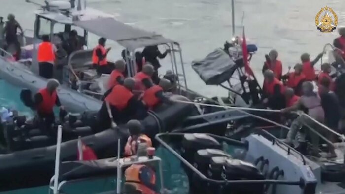 中国海警局がフィリピン軍の補給船に接近(南シナ海 17日)