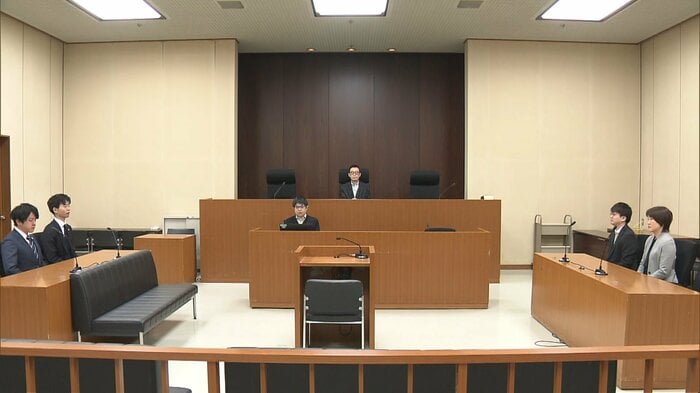 12月8日　東京地裁で行われた初公判