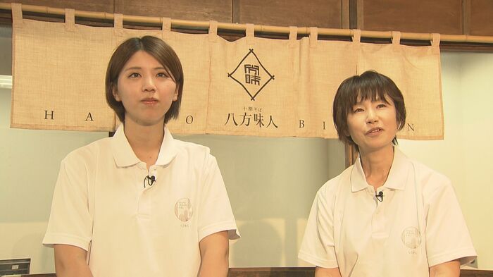 畔上さんと母・美重子さん(右)