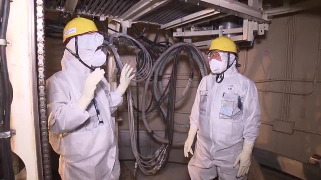 左・石山美奈子記者 右・経済省木野参事官