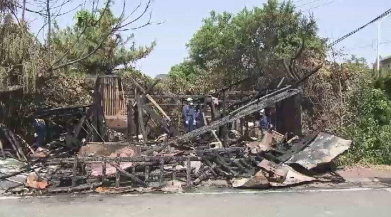 焼け跡から性別不明の遺体見つかる　住宅1棟全焼の火事　1人暮らしの93歳男性と連絡取れず　遺体の身元確認急ぐ　福岡・芦屋町｜FNNプライムオンライン
