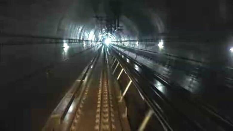 【速報】青函トンネル内で”火花のようなもの”_トンネル内を走行中の貨物列車の運転士から連絡_北海道新幹線の車両が一時駅に停車＜JR北海道＞｜FNNプライムオンライン
