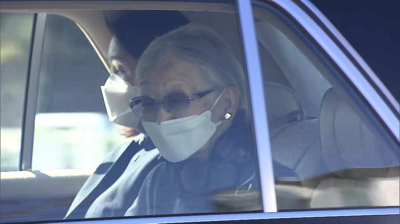 大腿骨骨折から3カ月…上皇后美智子さまが宮内庁病院で受診　日常生活でもつえ使わず経過順調　毎日歩行訓練続けられる｜FNNプライムオンライン