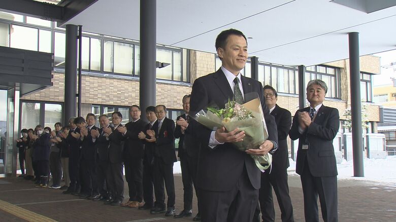 越前市の平林透市長が初登庁　「職員と積極的に話しながら」災害に強い安全なまちづくり、新幹線駅周辺の交流拠点の開発などに意欲　福井｜FNNプライムオンライン