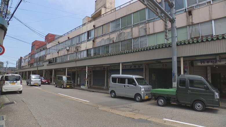 「生まれ育った家を離れるのは寂しい」震災から1年半、富山県氷見市の中央町商店街が公費解体へ　老舗店主の決断と住民の葛藤｜FNNプライムオンライン