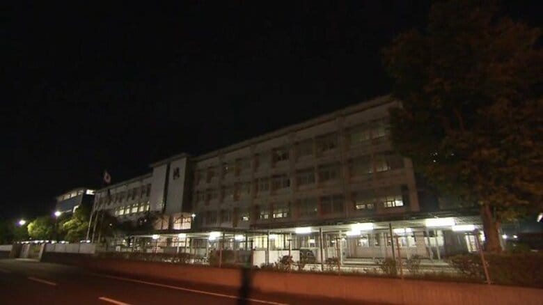 鹿児島で夜の教室に灯り 県立いろは中学校が描く学び直しと72歳生徒の通学物語|FNNプライムオンライン