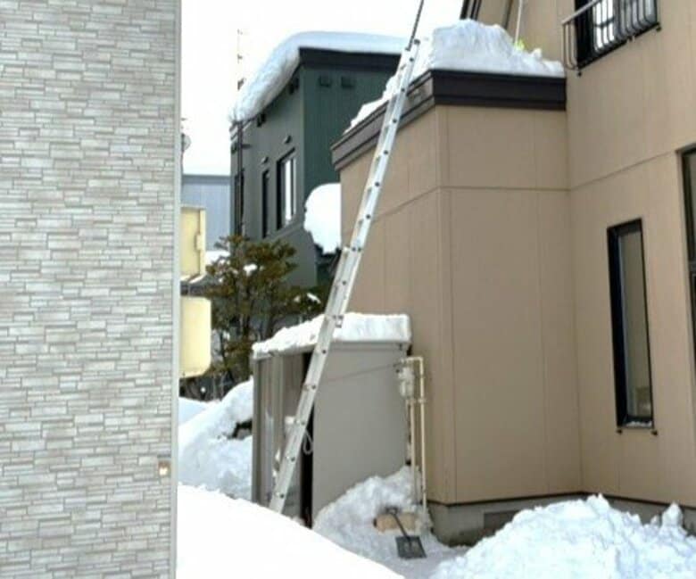 【屋根の雪下ろし中に転落か】80代男性が死亡「雪の中に体の一部が見えていて呼び掛けても起きない」家族が発見し119番通報＿気温が上昇し落雪事故に注意〈北海道札幌市〉｜FNNプライムオンライン