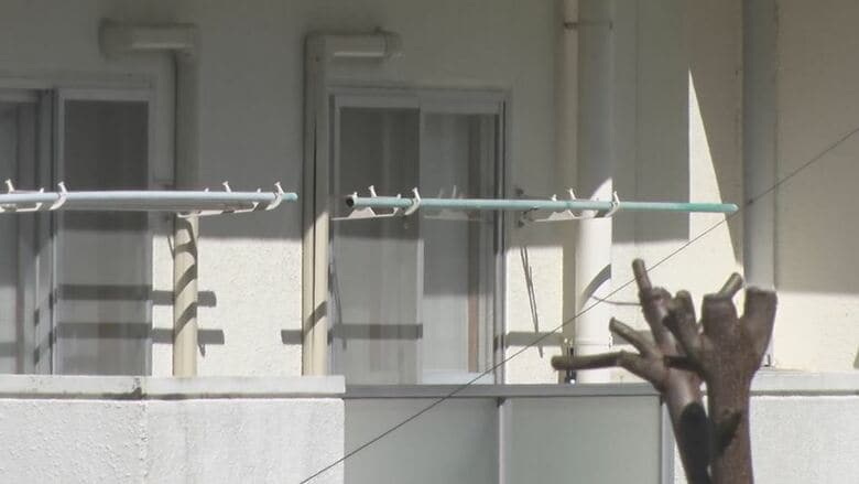 普段服用の向精神薬を飲ませたか　高齢者施設の入所者を殺害した疑いで元職員逮捕　不正に預金引き出し発覚恐れ犯行か｜FNNプライムオンライン