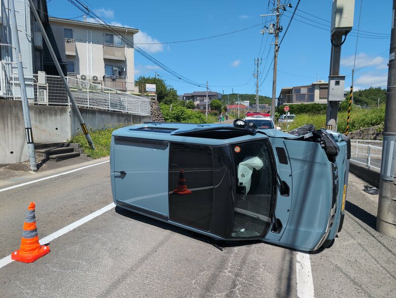 【速報】仙台市内の市道で車が横転する事故　電柱に衝突したか　けが人なし｜FNNプライムオンライン