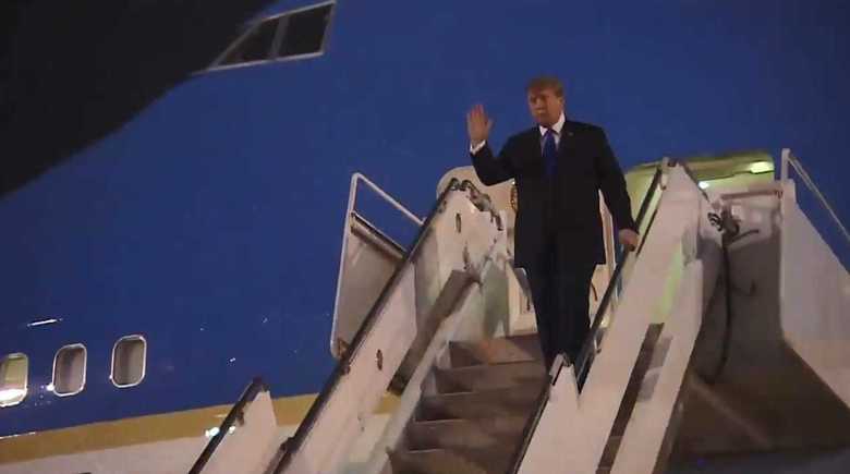 ベトナム・ハノイに到着したトランプ大統領
