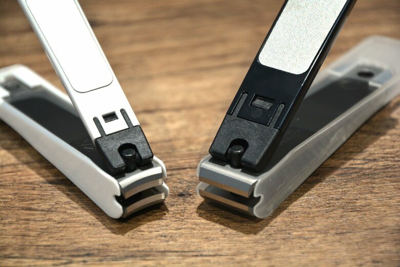 カーブ刃（左）と直線刃