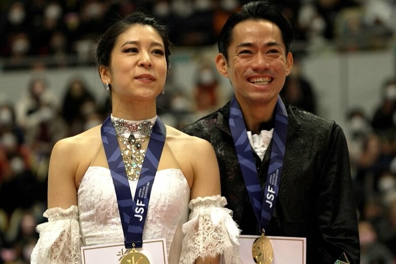 全日本選手権（2022年）で優勝した村元・高橋組