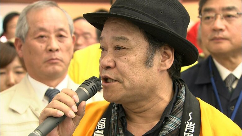 東日本大震災後は福島県産農産物の風評払拭に向けた活動も行った（2011年4月）