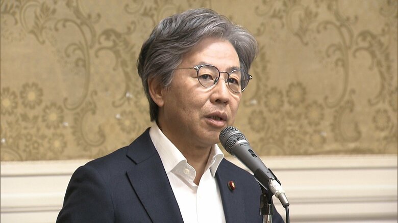 発言する安住氏