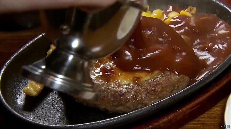 「キッチン谷沢」のデミグラスソースがたっぷりかかった手ごねハンバーグと光り輝くご飯（東京・西早稲田）②