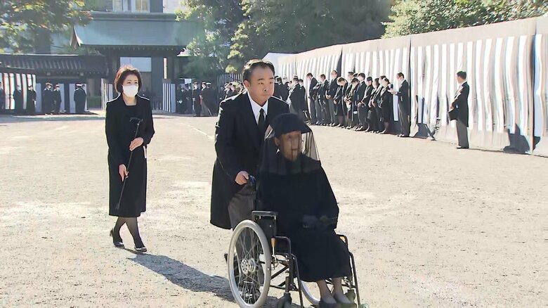 豊島岡墓地に到着した華子さま　11月26日