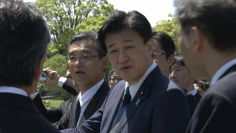 熊本城を視察する木原官房長官