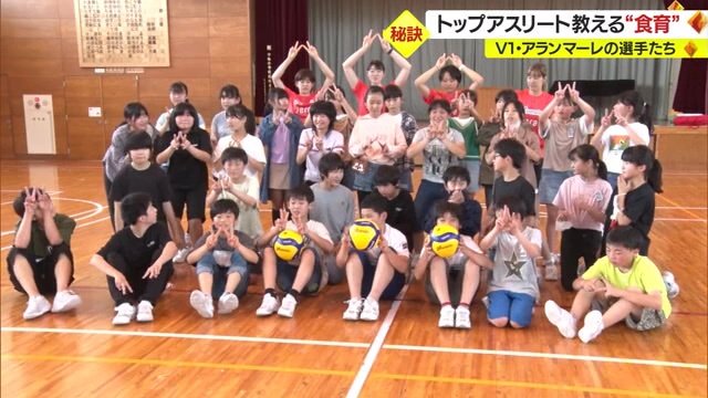 児童と一緒に記念撮影