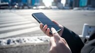 寒くなるとスマホのバッテリー消費が速くなるのはなぜ？結露や膨張など故障の原因になる行為と電池を長持ちさせる方法