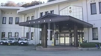 川に車が転落、横転　車内にいた男性が死亡　長野・阿南町