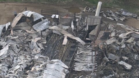 養鶏場の火事でニワトリ10万羽焼け死ぬ　消防車11台出動し3時間後に消し止め　愛知・美浜町