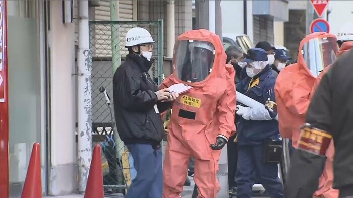 現場には、化学物質を扱う消防隊員らも出動した