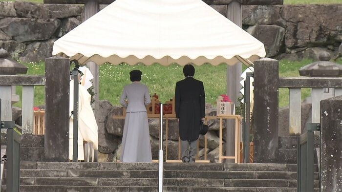 昭和天皇陵に参拝される秋篠宮ご夫妻(26日)