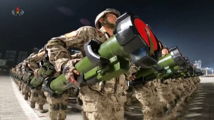 北朝鮮の対戦車ミサイル。イギリス・スウェーデン共同開発のNLAWに似ているとされる。