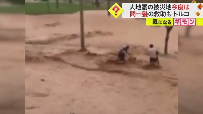 もう1人駆けつけ、間一髪で救助に成功(画像:IHAより)