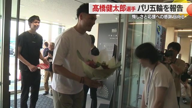 何と、高橋選手の後ろに日本代表・山内晶大選手の姿も!