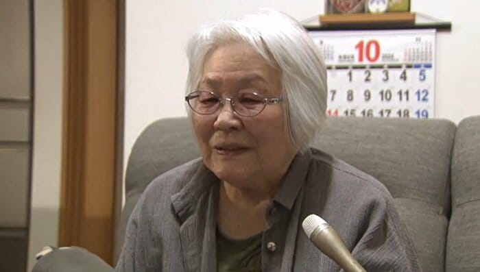 受賞発表後、自宅でインタビューに答える木村さん